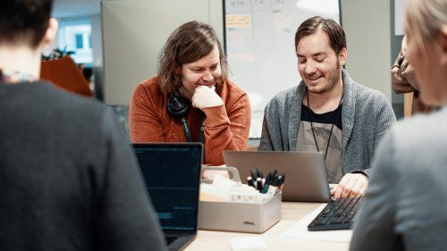 Anställda på Gjensidige som jobbar tillsammans